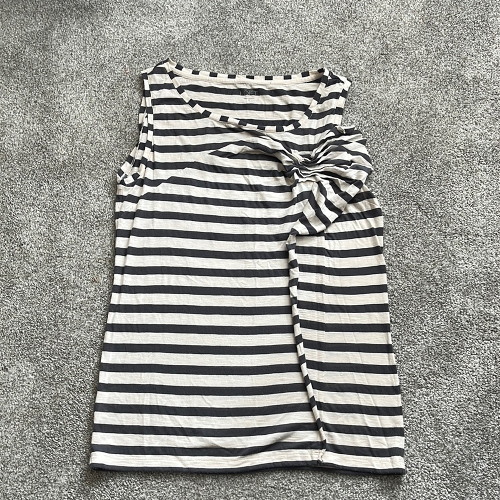 Comfy but stylish sleeveless top.